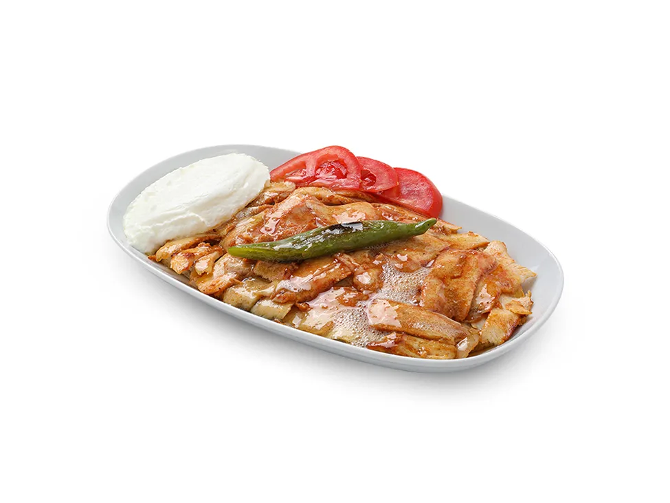 Tavuk İskender / Куриный донер на кусочках хлеба с томатным соусом, маслом и йогуртом